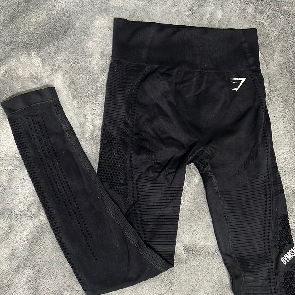 Gymshark seamless workout leggings with peekaboo legs/ankles. Black size small